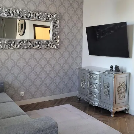 Apartment Jaracza 28/8 *